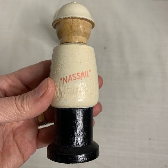 VINTAGE| Wooden Salt and Pepper Shakers - Picture 7 of 12